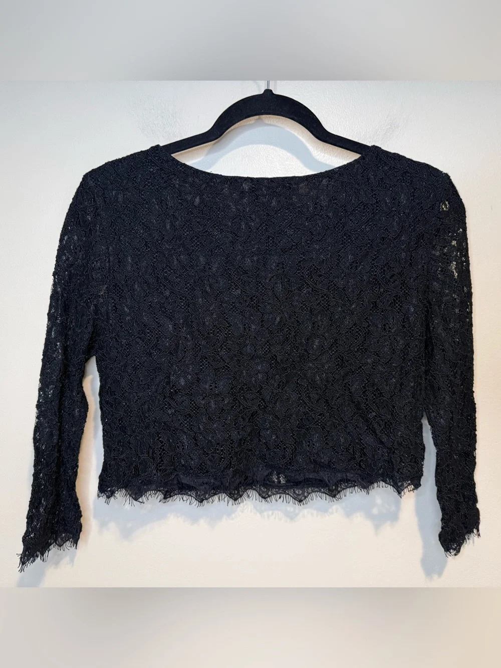 Aritzia reposhing this